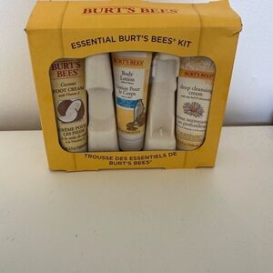 Burt's Bees Yellow and White Bath & Body Tools Kit